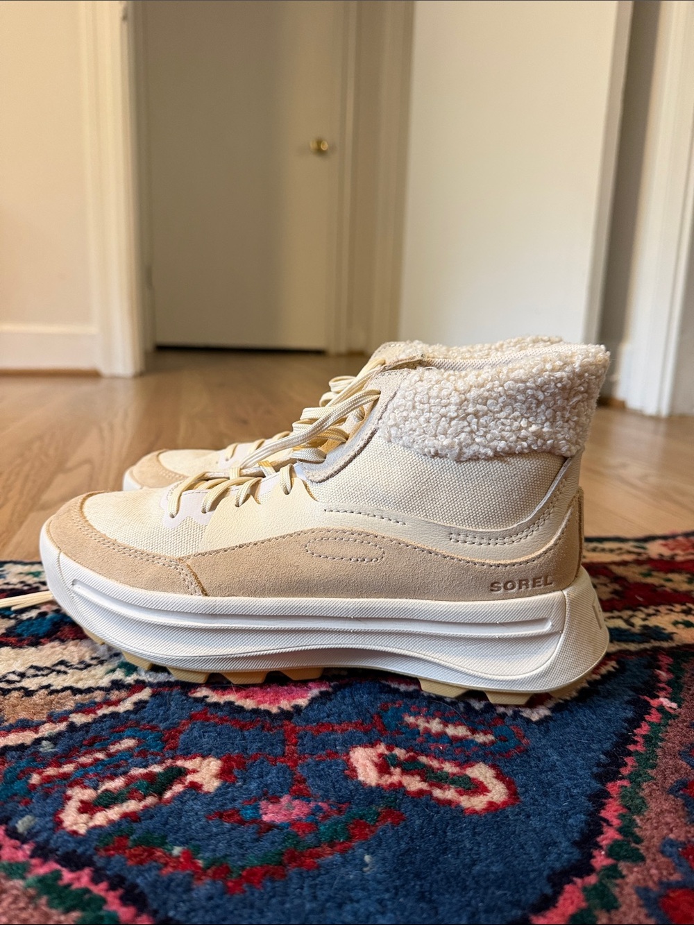 Sorel Cream Sherpa-Lined Platform Lace-Up Waterproof Boots